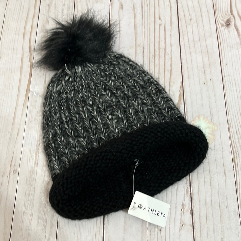 NWT Athleta Wool Blend Charcoal Black Pom Pom Gray White Black Beanie